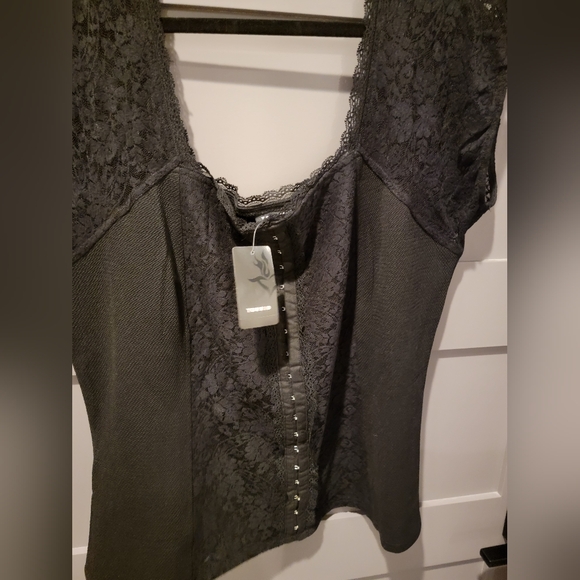 TORRID Hook & Eye Lace Accent Faux Corset Short Sleeve Top Size 2 - Picture 6 of 14